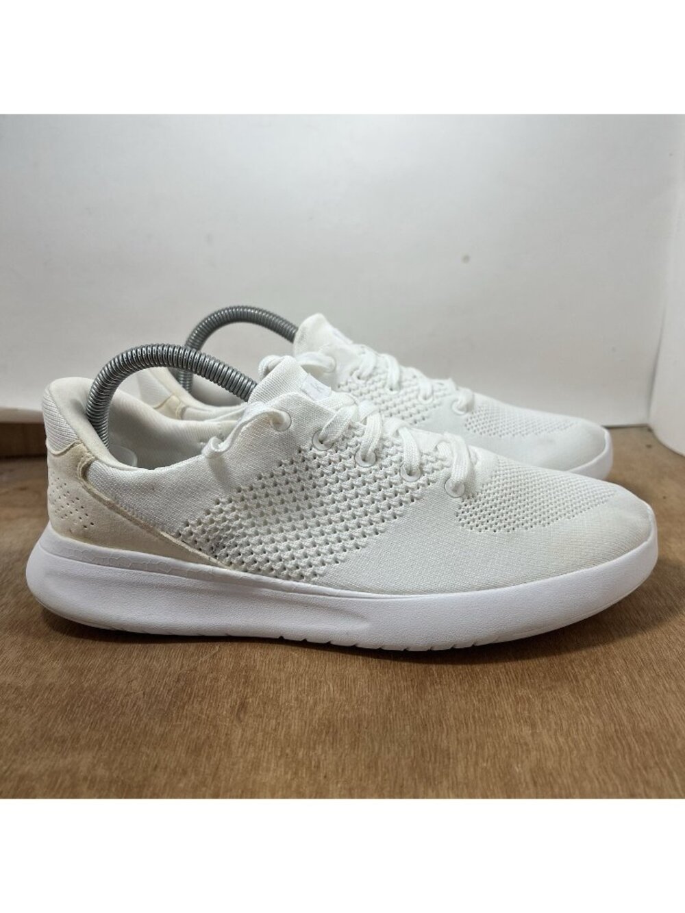 KIZIK Lima Women’s Size 9.5 White Hand Free Athletic Shoes